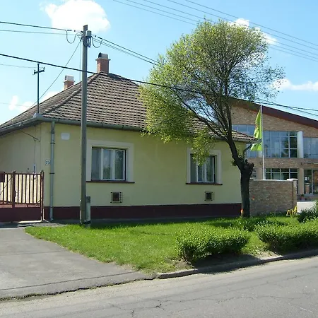 Toth Maganszallas Apartment *