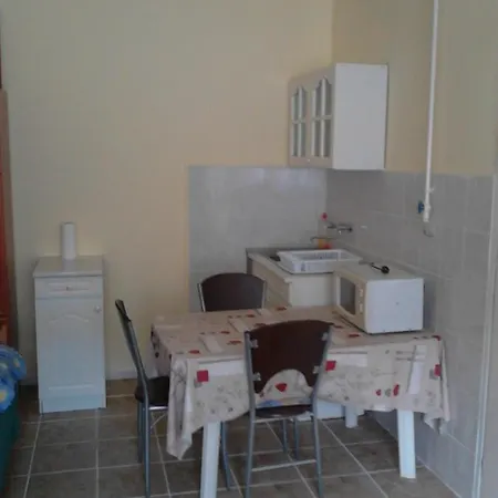 Toth Maganszallas アパート ハイデゥソボスロー