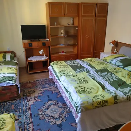 Toth Maganszallas アパート *